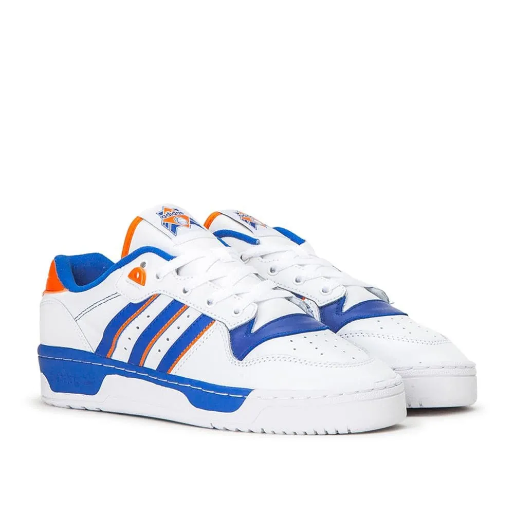 adidas Rivalry Low 'Knicks' (Weiß / Blau / Orange)