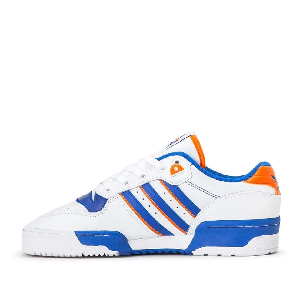 adidas Rivalry Low 'Knicks' (Weiß / Blau / Orange)